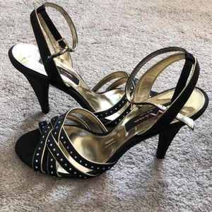 Jeweled heeled sandals ✨